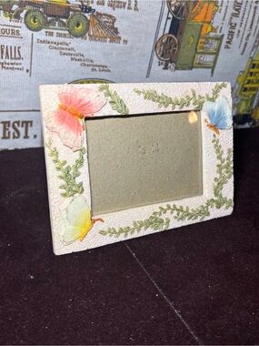 Butterfly Embellished Pink Photo Frame - Decorative Home Accent